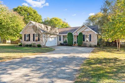 102 Mcclellan Lane, House other with 3 bedrooms, 2 bathrooms and null parking in Harvest AL | Image 2