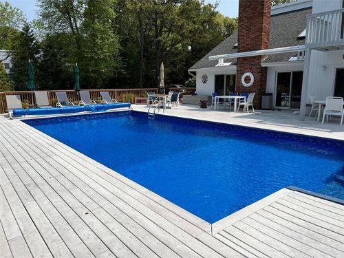 9 Cedarfield Ln, Westhampton, NY, 11977-1234 | Card Image