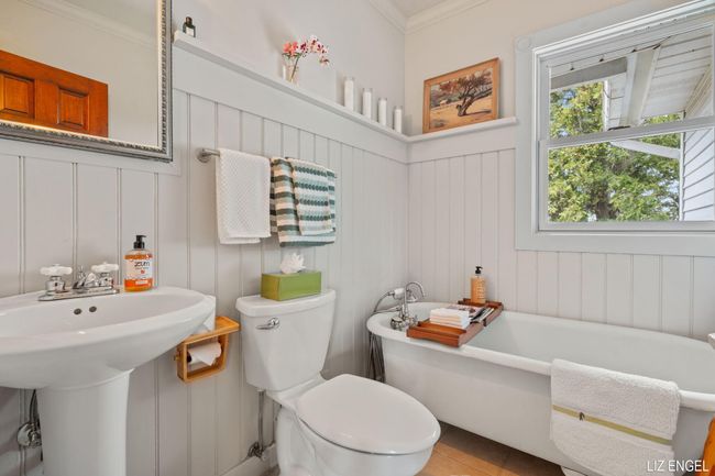 Upper Level Full Bath | Image 20