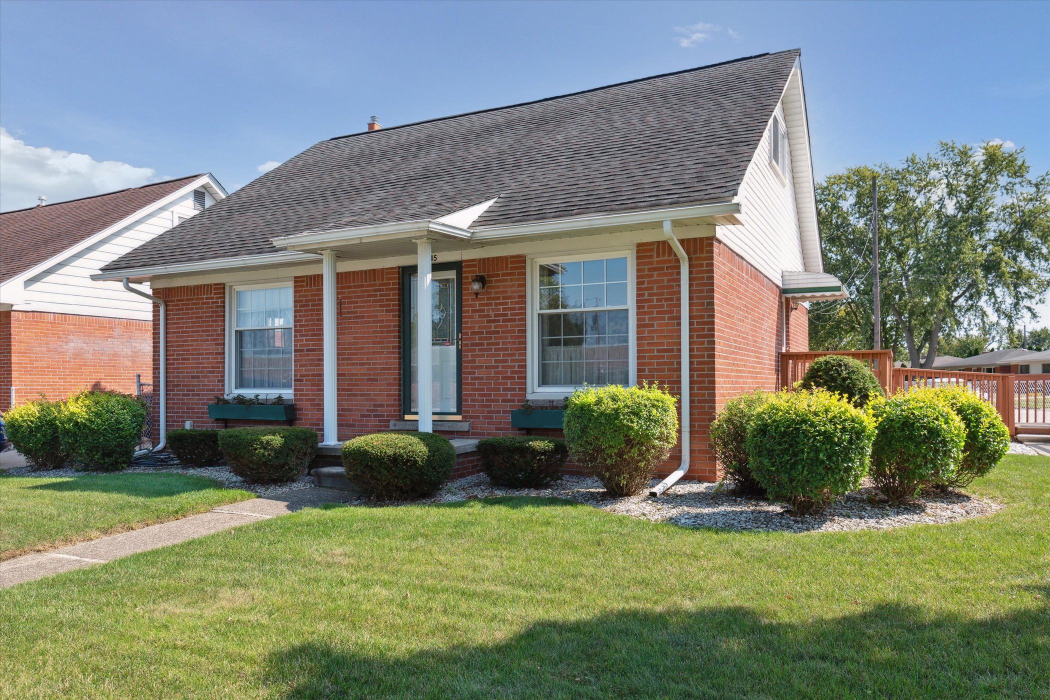 Stoeflet St, Gibraltar, MI 48173