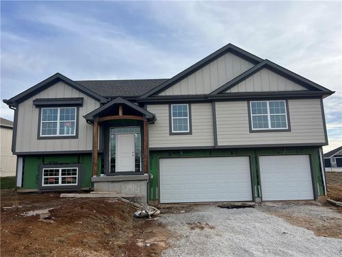 22915 S Ridgeview Dr, Peculiar, MO, 64078-0195 | Card Image