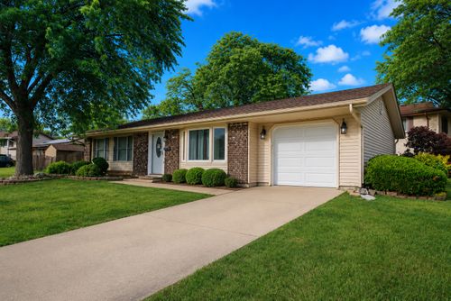 817 Stamford Ct, Schaumburg, IL, 60193-3933 | Card Image