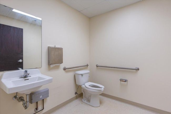 16-Bathroom.jpg | Image 13