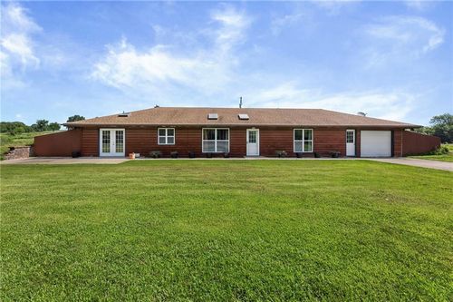 33155 Block Rd, Paola, KS, 66071-8271 | Card Image