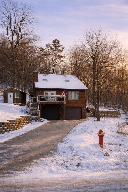 922 W Burns Valley Rd, Winona, MN, 55987-4186 | Card Image