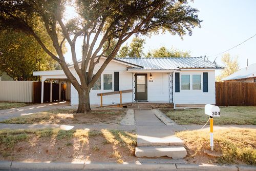 304 S Main St, Loraine, TX, 79532-2302 | Card Image