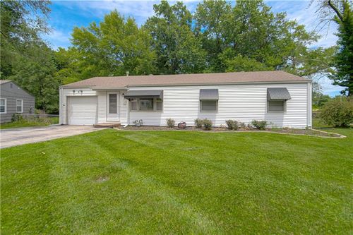 2418 Ne Pursell Rd, Gladstone, MO, 64118-5646 | Card Image