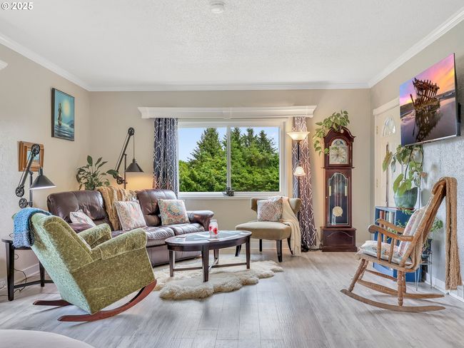 Living Room | Image 7