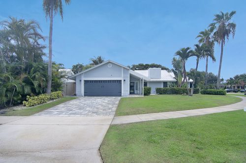 19 Pinehill Trl E, Tequesta, FL, 33469-2672 | Card Image