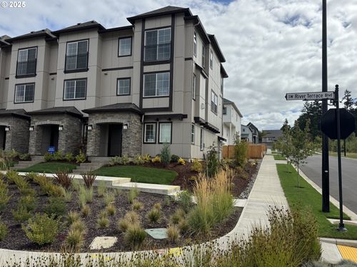 13992 Sw River Terrace Blvd, Tigard, OR, 97223-0734 | Card Image