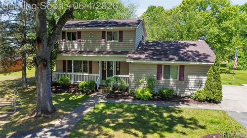 688 Bald Eagle Lake Rd, Ortonville, MI, 48462-9035 | Card Image