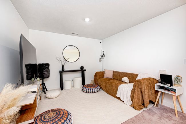 living area with baseboards, visible vents, and carpet flooring | Image 20