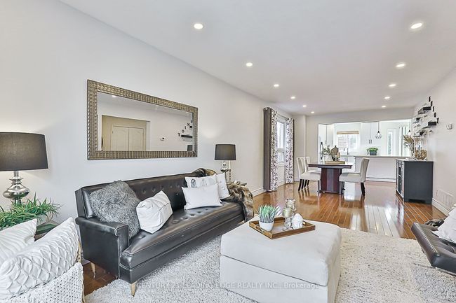724 Barnes Cres, House other with 5 bedrooms, 4 bathrooms and 6 parking in Oshawa ON | Image 6