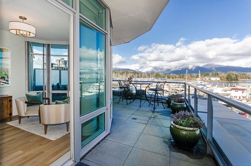 {{alt}} | Card Image