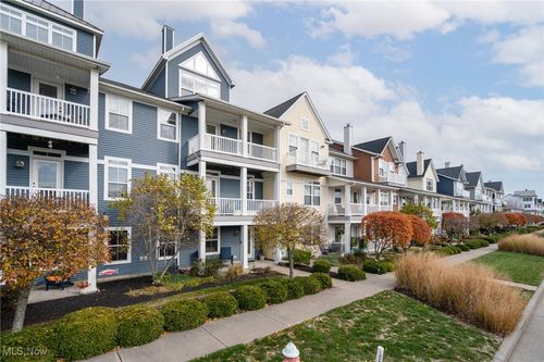 323 California Ave, Lorain, OH, 44052-2077 | Card Image