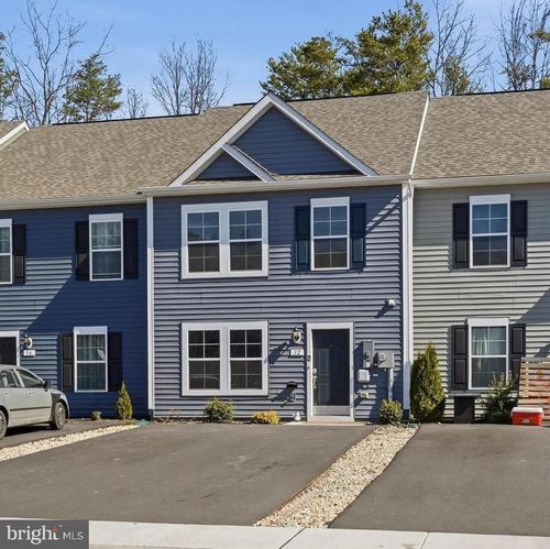 32 Pitch Pine Ct, BUNKER HILL, WV, 25413-3121 | Card Image