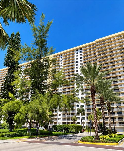 2412-290 174th St, Sunny Isles Beach, FL, 33160-3258 | Card Image