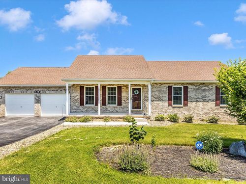 1811 Wood Duck Dr E, Chambersburg, PA, 17202-7632 | Card Image