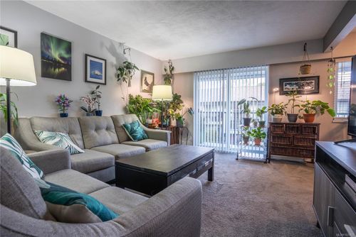 352 Burnside Rd W, Saanich, BC, V8Z1M1 | Card Image