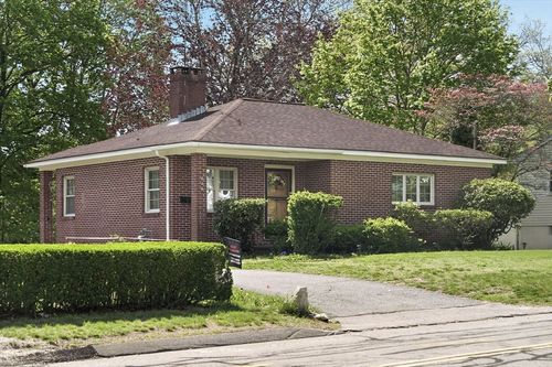 686 Cohannet St, Taunton, MA, 02780-4722 | Card Image