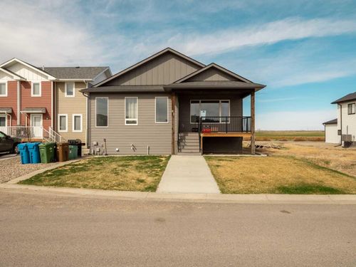 82 Prairie Gold Street, Taber, AB, T1G0E8 | Card Image