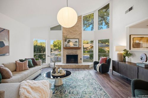 6302 Cypress Crk, Windcrest, TX, 78239-2701 | Card Image