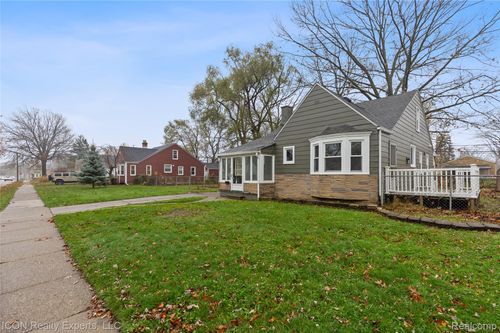 20628 Alger St, Saint Clair Shores, MI, 48080-3711 | Card Image