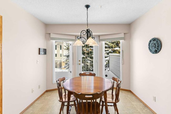 1038 Shawnee Rd Sw, Home with 3 bedrooms, 3 bathrooms and 4 parking in Calgary AB | Image 13