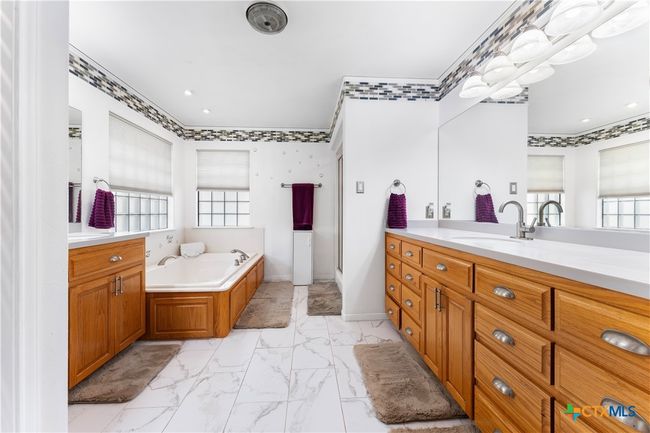 Primary bathroom Main level | Image 18