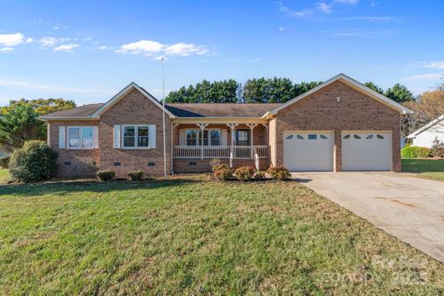 5149 Olde School Dr, Hickory, NC, 28602-8282 | Card Image