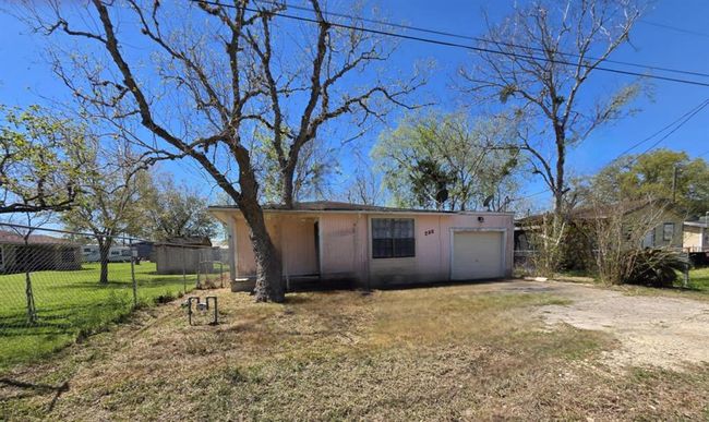 235 2 Nd St, House other with 3 bedrooms, 2 bathrooms and null parking in Van Vleck TX | Image 24