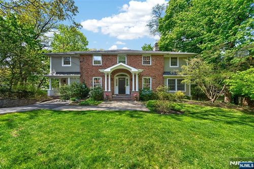 154 Unadilla Rd, Ridgewood, NJ, 07450-2318 | Card Image