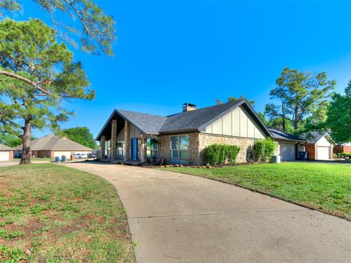11613 Footmans Ct, Yukon, OK, 73099-8127 | Card Image