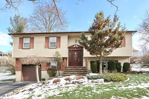 31 Riverglen Dr, Thiells, NY, 10984-1510 | Card Image