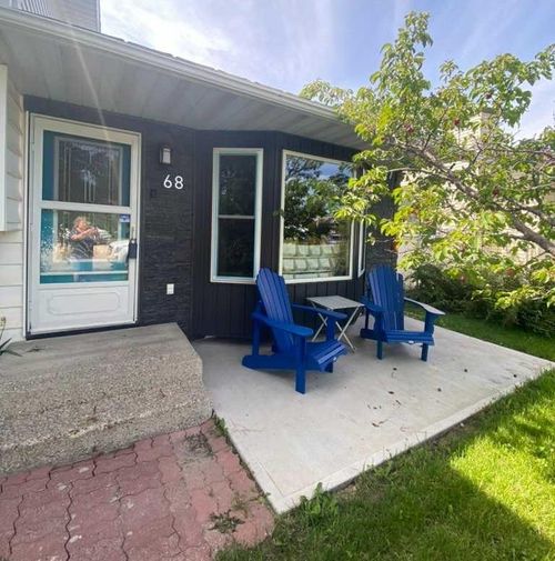 68 Wildrose Crescent W, Brooks, AB, T1R0A4 | Card Image