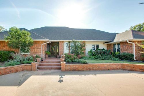 1125 E Robertson Rd, Enid, OK, 73701-6829 | Card Image