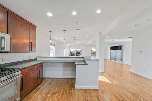 80 Nebraska St, Long Beach, NY, 11561-1611 | Card Image