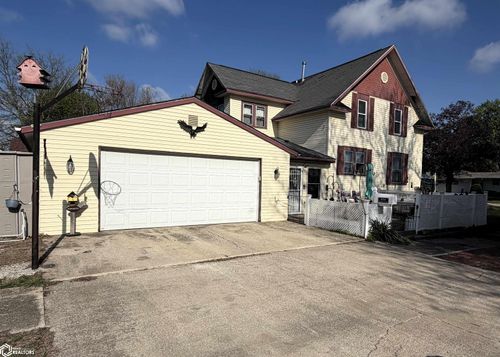 524 Se 1st St, Eagle Grove, IA, 50533-2303 | Card Image