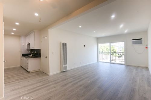 unit-311-409 Burchett St, Glendale, CA, 91203-1347 | Card Image
