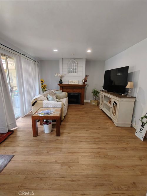 107-8505 Columbus Ave, North Hills, CA, 91343-6611 | Card Image