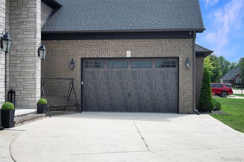 46930 Riverpark E, Macomb, MI, 48044-5738 | Card Image