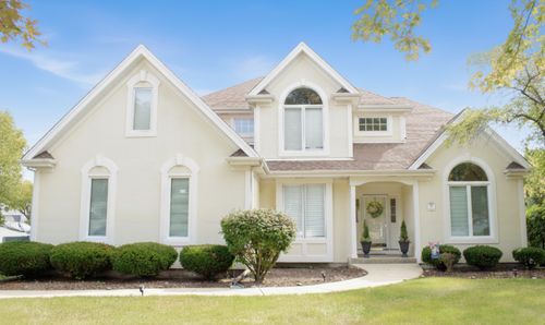 142 N Dixon Dr, Batavia, IL, 60510-7643 | Card Image