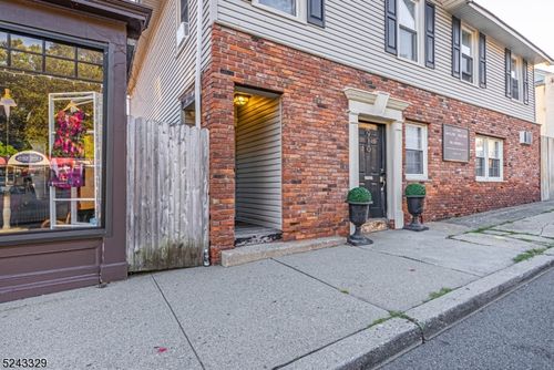 910 Main St, Boonton Twp, NJ, 07005-1581 | Card Image