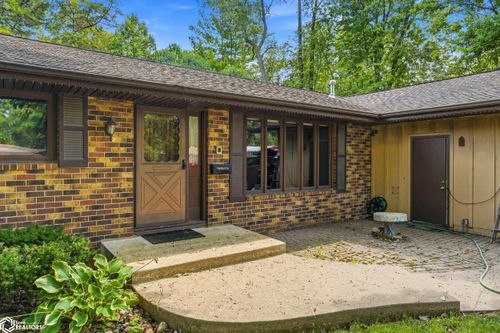 2501 Sunrise Ln, Burlington, IA, 52601-1625 | Card Image
