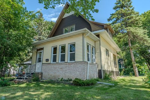 624 4th St S, Moorhead, MN, 56560-3318 | Card Image