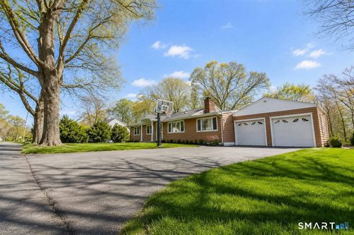 32 Poplar St, Trumbull, CT, 06611-3046 | Card Image