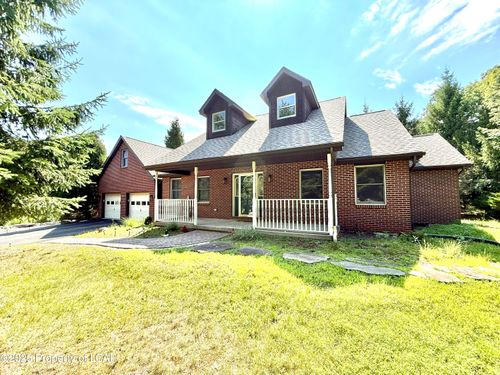 9 N Fairways Cir, Hazleton, PA, 18202-9226 | Card Image