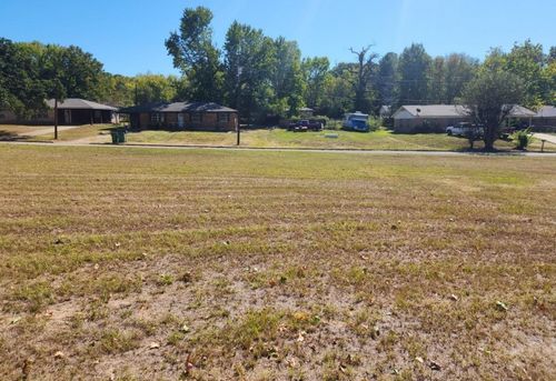 119 Shady Oaks Dr, Palestine, TX, 75803-3935 | Card Image