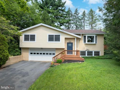 705 Windsor Ct, STATE COLLEGE, PA, 16801-4231 | Card Image