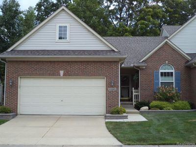 22869 Coachlight Circle, Condo with 3 bedrooms, 3 bathrooms and null parking in Taylor MI | Image 1